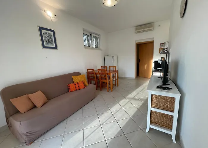 Seaview Apartments